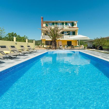 Crowonder Sun&Fun Holiday House With Large Swimming Pool, Playroom And Garden ビビニェ エクステリア 写真