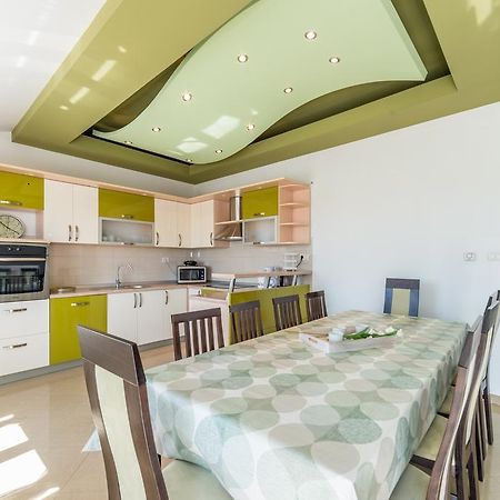 Crowonder Sun&Fun Holiday House With Large Swimming Pool, Playroom And Garden ビビニェ エクステリア 写真