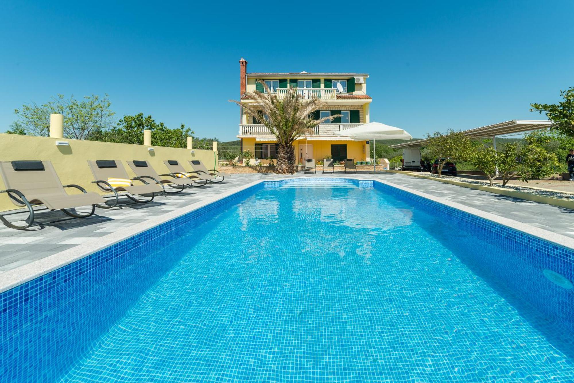 Crowonder Sun&Fun Holiday House With Large Swimming Pool, Playroom And Garden ビビニェ エクステリア 写真