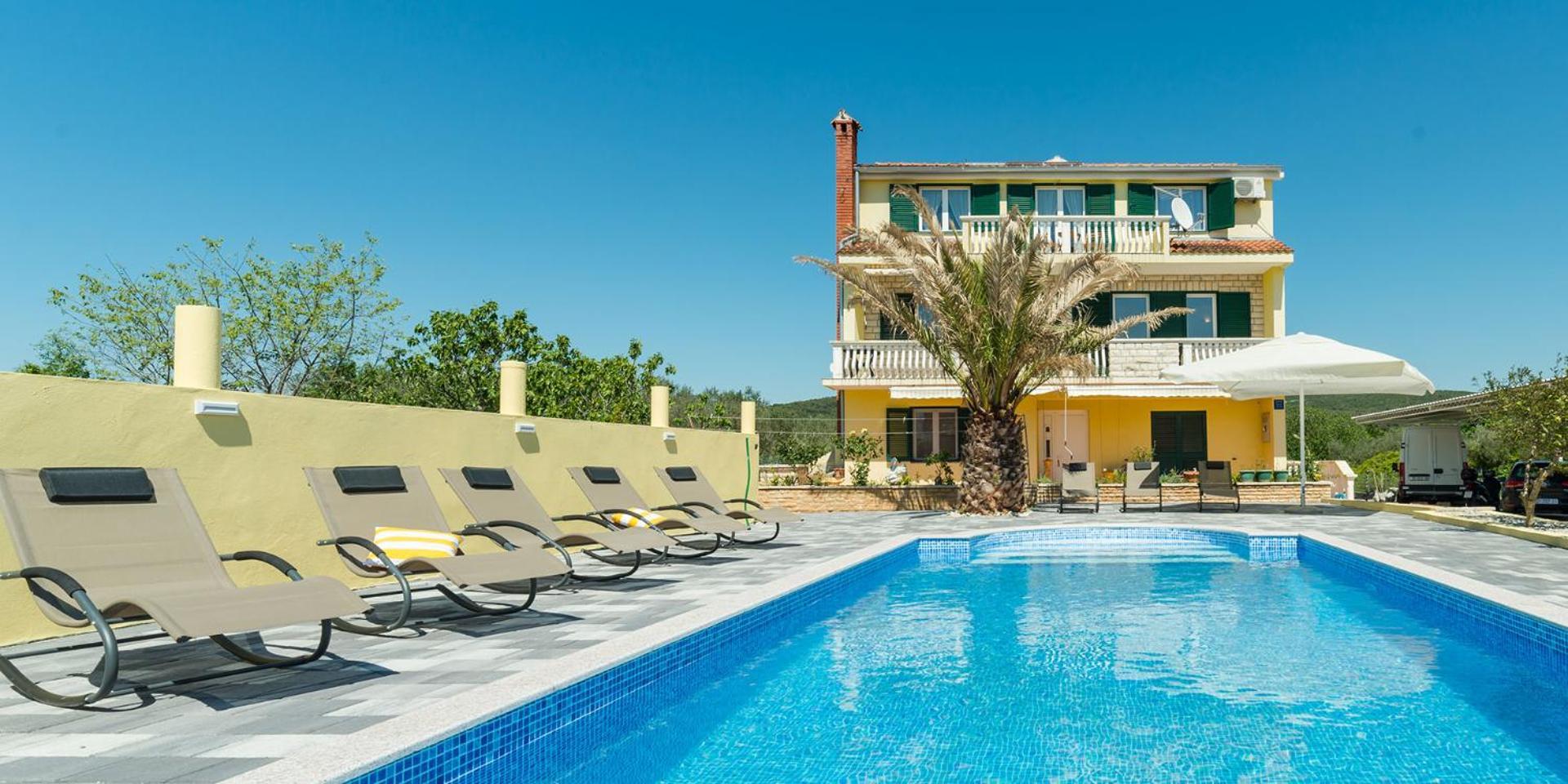 Crowonder Sun&Fun Holiday House With Large Swimming Pool, Playroom And Garden ビビニェ エクステリア 写真