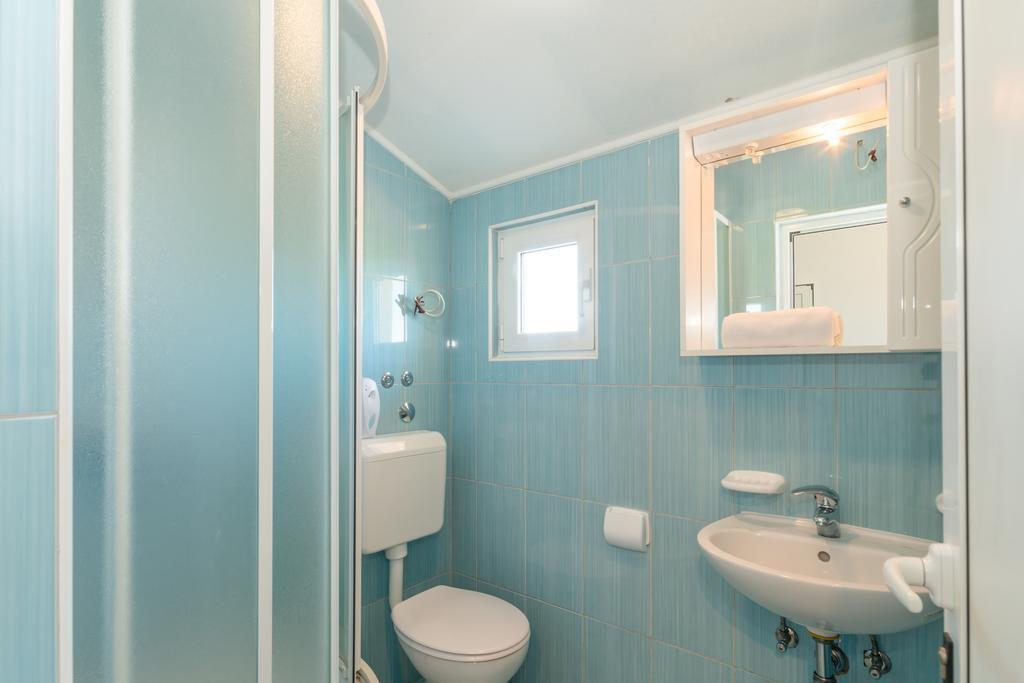 Crowonder Sun&Fun Holiday House With Large Swimming Pool, Playroom And Garden ビビニェ エクステリア 写真
