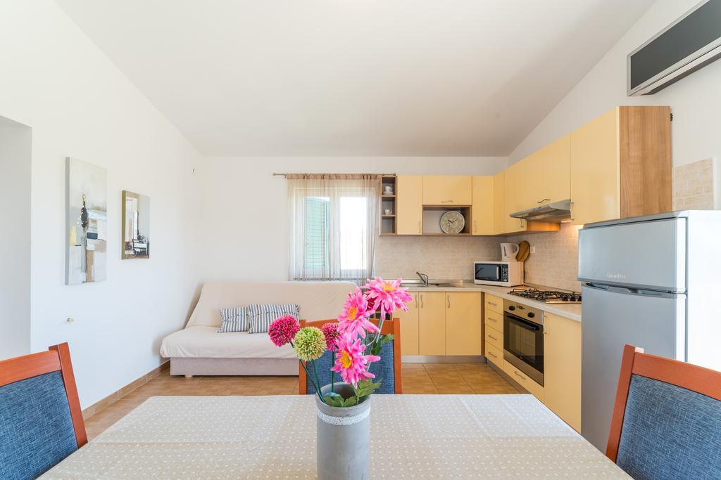 Crowonder Sun&Fun Holiday House With Large Swimming Pool, Playroom And Garden ビビニェ エクステリア 写真