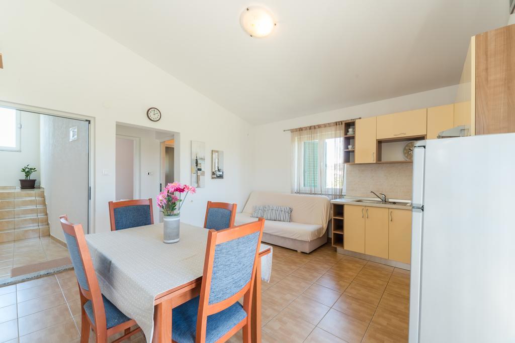 Crowonder Sun&Fun Holiday House With Large Swimming Pool, Playroom And Garden ビビニェ エクステリア 写真