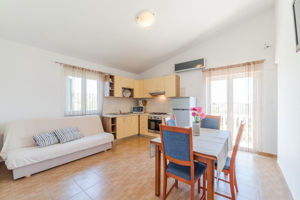 Crowonder Sun&Fun Holiday House With Large Swimming Pool, Playroom And Garden ビビニェ エクステリア 写真