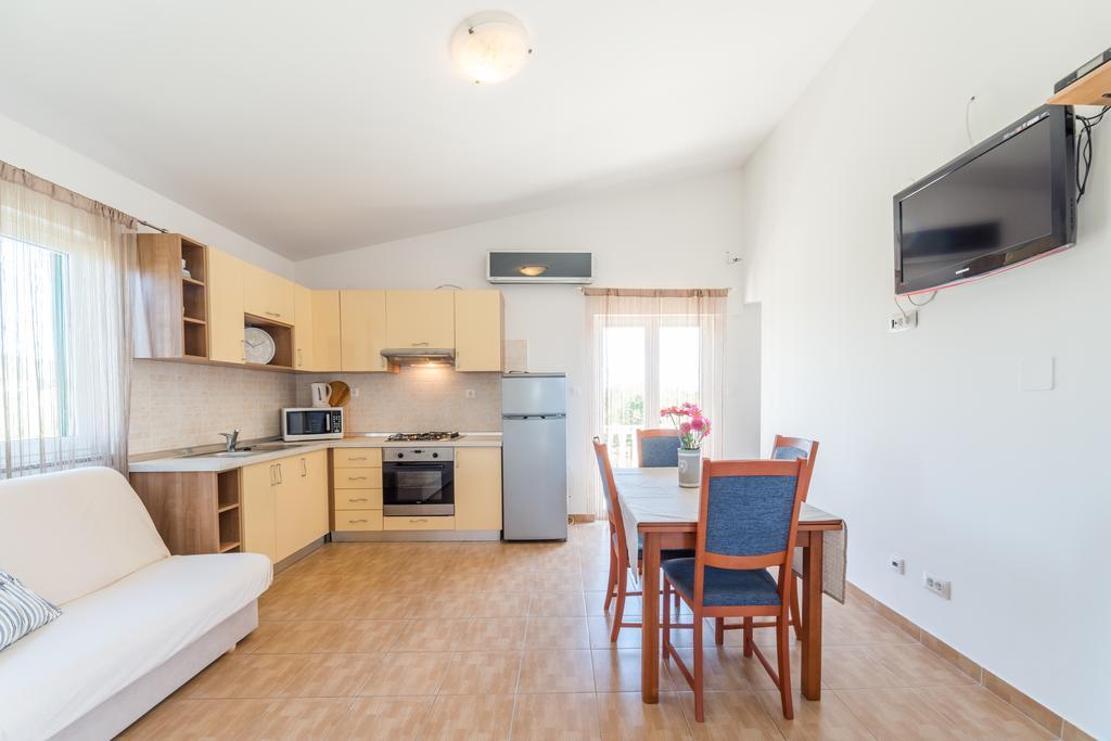 Crowonder Sun&Fun Holiday House With Large Swimming Pool, Playroom And Garden ビビニェ エクステリア 写真