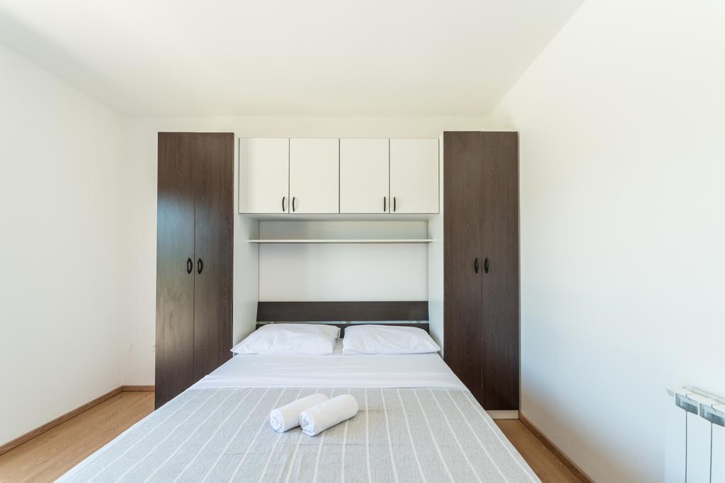 Crowonder Sun&Fun Holiday House With Large Swimming Pool, Playroom And Garden ビビニェ エクステリア 写真